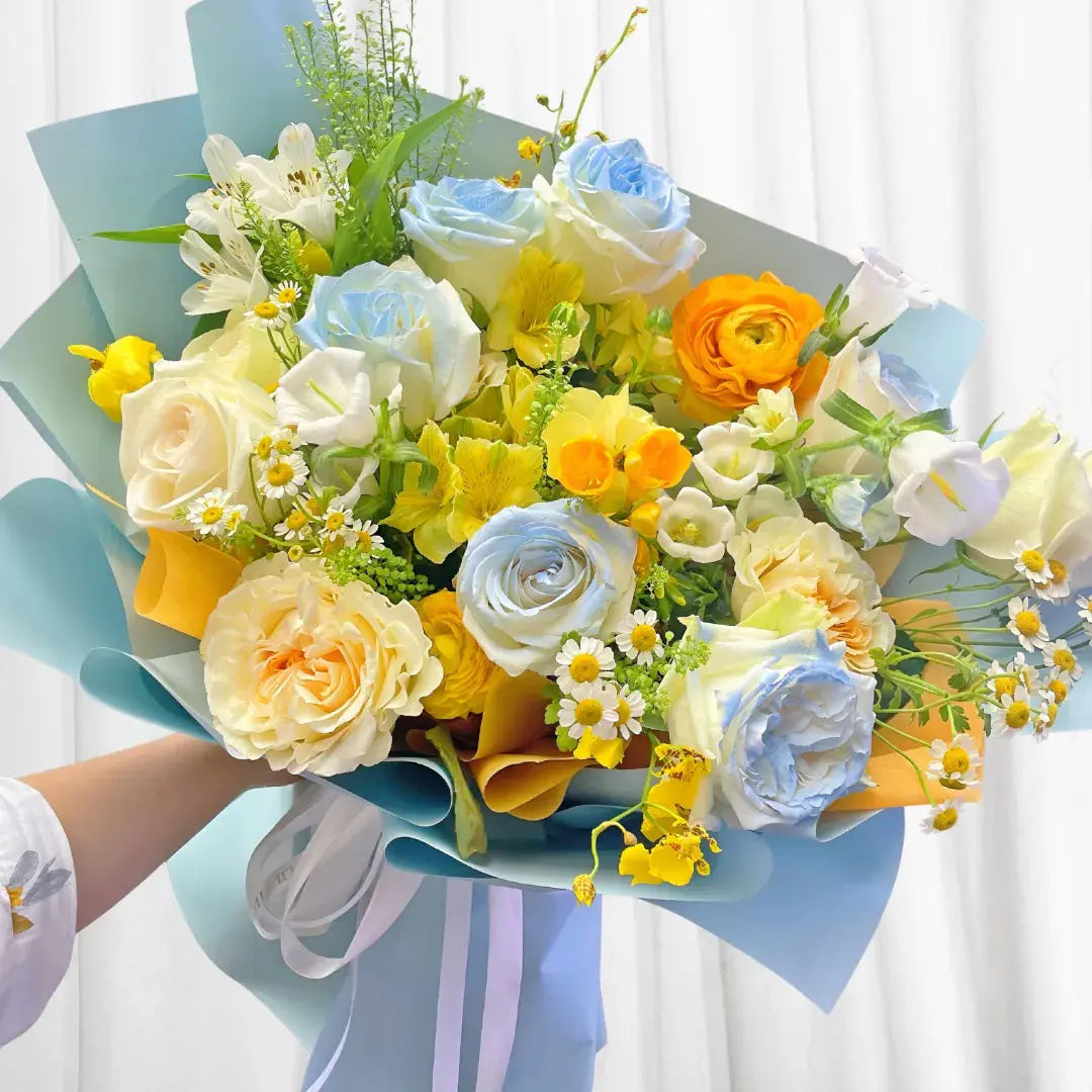Golden Harmony – Blue Rose & Yellow Orchid Bouquet 999Flowers