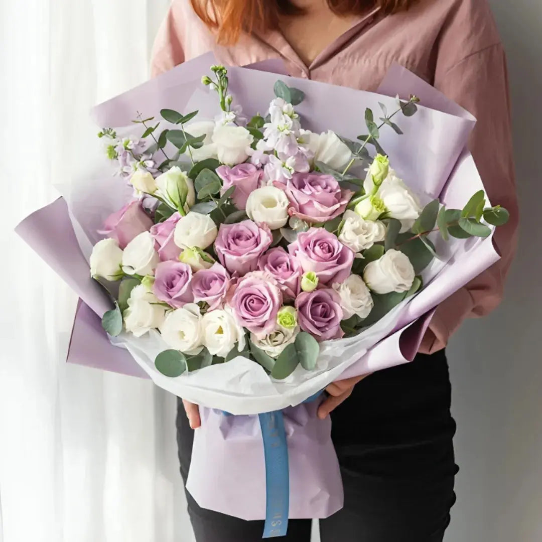 Twilight Romance Rose & Lisianthus Bouquet 999Flowers